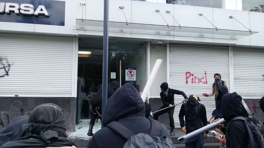 Actos vandálicos durante la marcha por los 43.