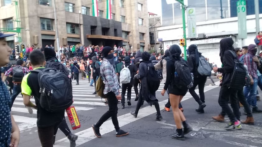 Actos vandálicos durante la marcha por los 43.