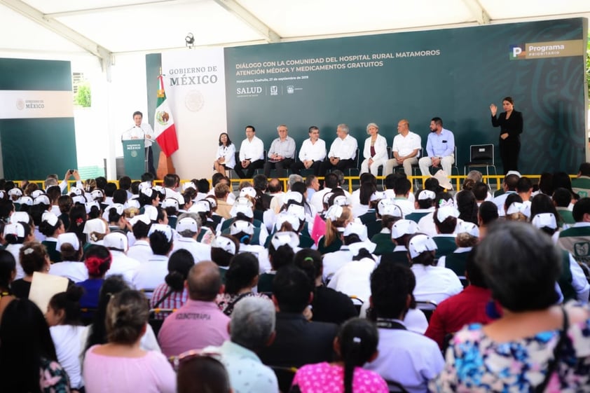 Andrés Manuel reiteró su apoyo al gobernador de Coahuila, diciendo incluso que “ya chole, no nos vamos a seguir peleando, porque el mejor partido es México, cuando no haya elecciones tenemos que unirnos presidentes municipales, gobernadores y presidente de la República. El gobernador va a tener todo mi apoyo. Voy a regresar a La Laguna para que no haya propuestas incumplidas. Aunque conozco los 38 municipios de Coahuila, tengan por seguro que los voy a recorrer todos”.