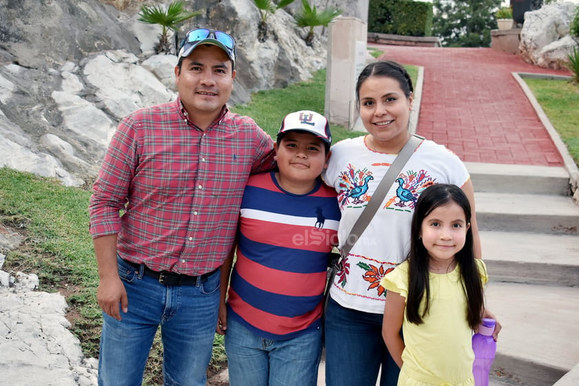 Jaime, Emiliano, Edna y Jimena.