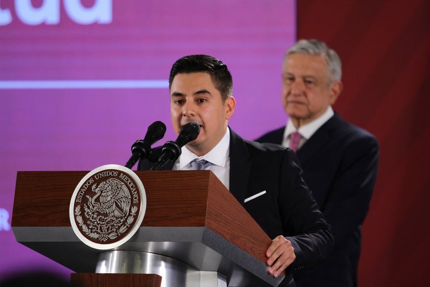 Guillermo Santiago Rodríguez, director general del Instituto Mexicano de la Juventud, reconoció a los jóvenes galardonados.