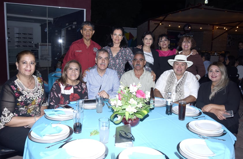 Jaqueline, Magda, Ricardo, Paco, Sergio, Blanca, Melita, Elizabeth, Giny, Juan y Lourdes.