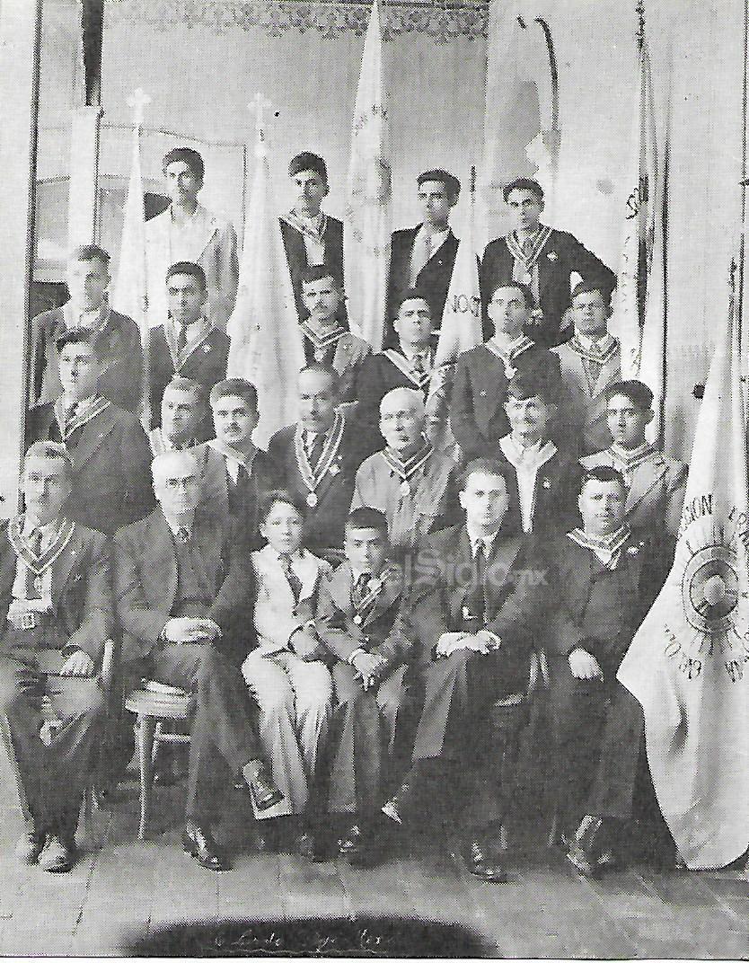 Fotografía de 1939 de la Sección San Pascual Bailón de la Adoración Nocturna Mexicana de la Parroquia del Sagrado Corazón de Jesús de Cd. Lerdo, Dgo., en este mes de octubre están celebrando su 80 aniversario.