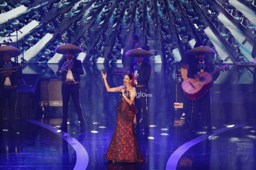 La cantante Natalia Jiménez actúa en la entrega de los premios 'Las Lunas del Auditorio 2019'.