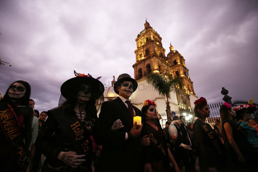 Sus compañeras Jenia y Érika hicieron énfasis en lo bonito que es poder recordar con una celebración así a quienes ya partieron, pero también en el honor y satisfacción que es representar a esta cultura con actividades de este tipo.