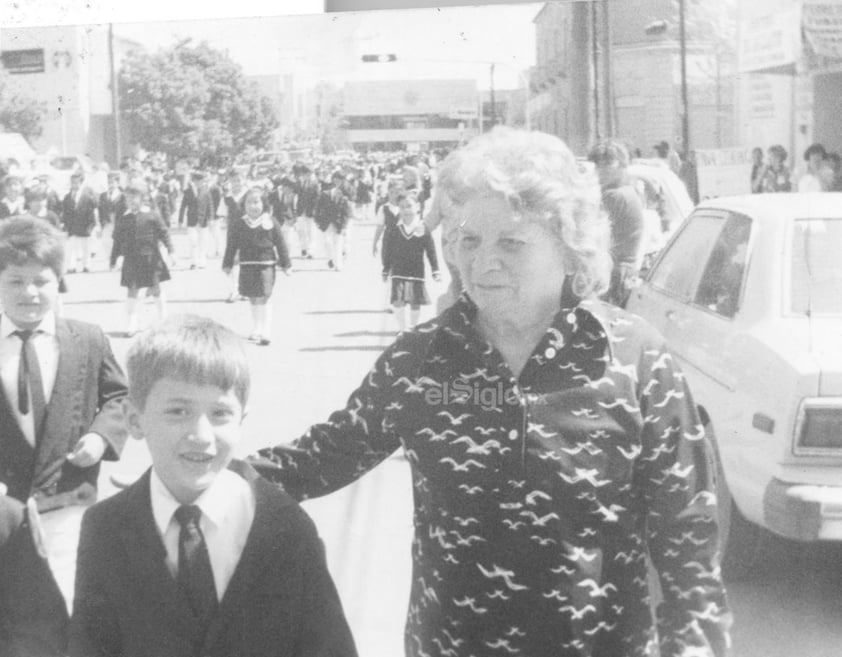 Bertha Valdez de Romero (f), con su nieto Alejandro Romero Aranda. Foto tomada en 1992.