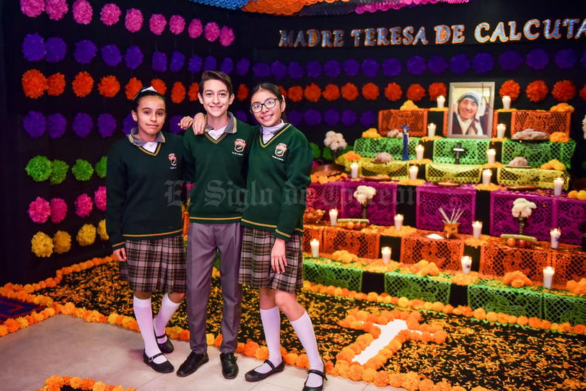 06112019 ALTAR ESCOLAR.  Regina, Irving y Libny.