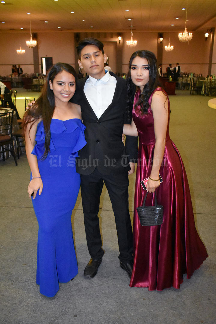 12112019 BAILE ESTUDIANTIL.  Jaqueline, Ángel y  Dachel.