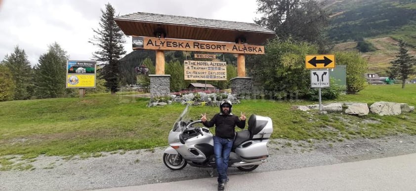 12112019 DE TORREóN A ALASKA EN MOTO.  El 'Oso' Ferman disfrutó su travesía.