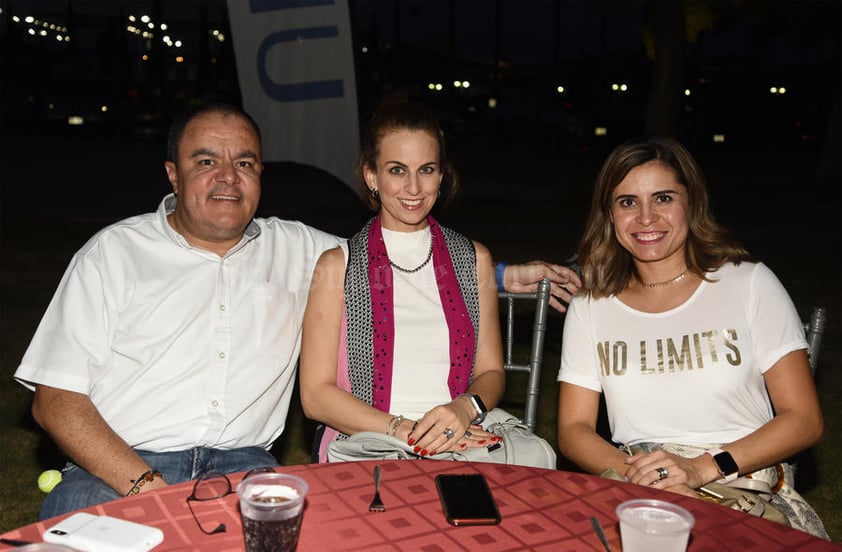 13112019 DISFRUTAN DEL BALLET.  Nancy Torres, Yulissa Márquez y Ariana Judith.