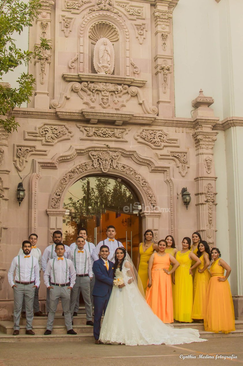 Seguros de que su amor será para siempre decidieron unir sus vidas en matrimonio Jazmín Cardona Torres y Rogelio Buentello Sifuentes en una linda ceremonia en la Parroquia
Los Ángeles, el pasado primero de noviembre, la misa fue oficiada por el Sacerdote Rubén Montalvo, acompañándolos en tan emotivo momento estuvieron sus padres, José
Luis Cardona Rodríguez, Blanca Araceli Torres Contreras; Rogelio Buentello Sandoval y Susana Sifuentes Cardiel.