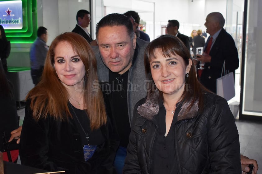 18112019 Mary, Manuel y Lilian.