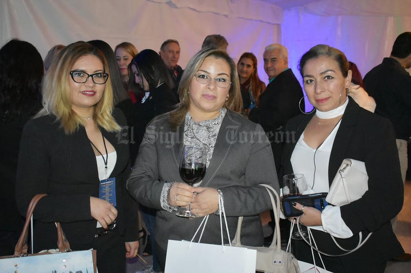 19112019 EN RECIENTE EVENTO.  Lizeth, Laura y Cuki.