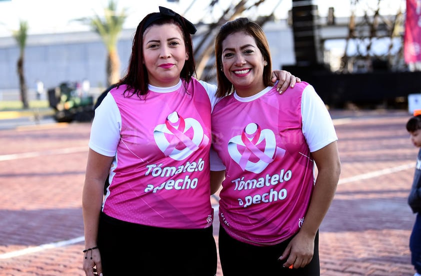 23112019 EN UNA CARRERA.  Claudia y Lizeth.