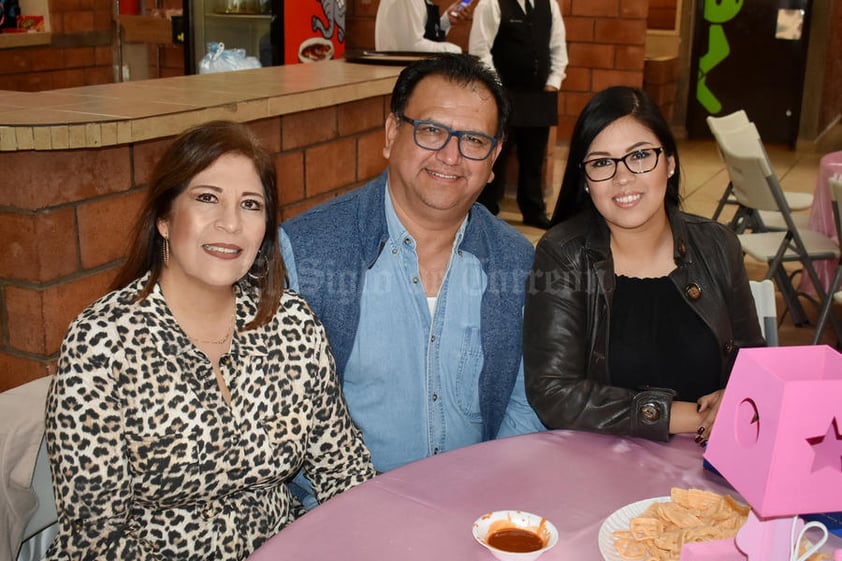 28112019 Dulce, Francisco y Sarahí.