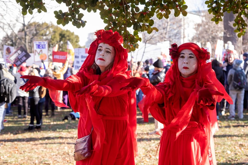 Sus opositores se manifestaron en el Capitolio.