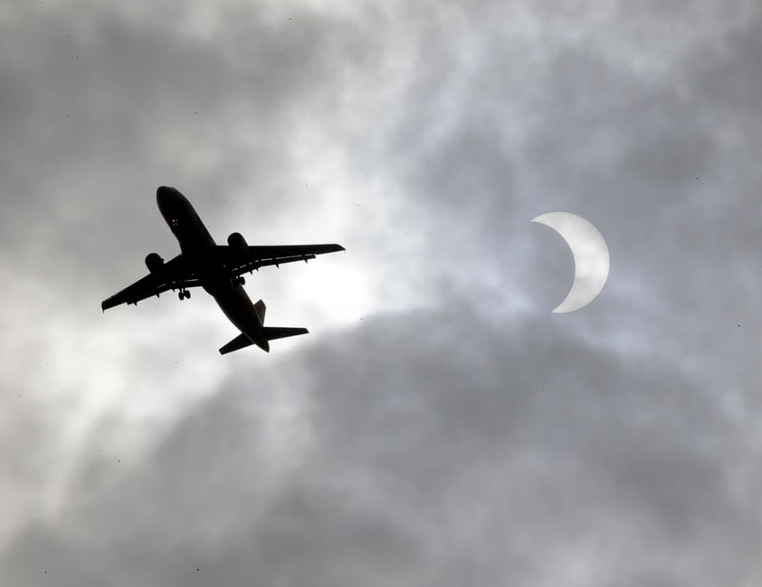 Las nubes arruinaron la experiencia a algunos como el primer ministro indio, Narendra Modi.