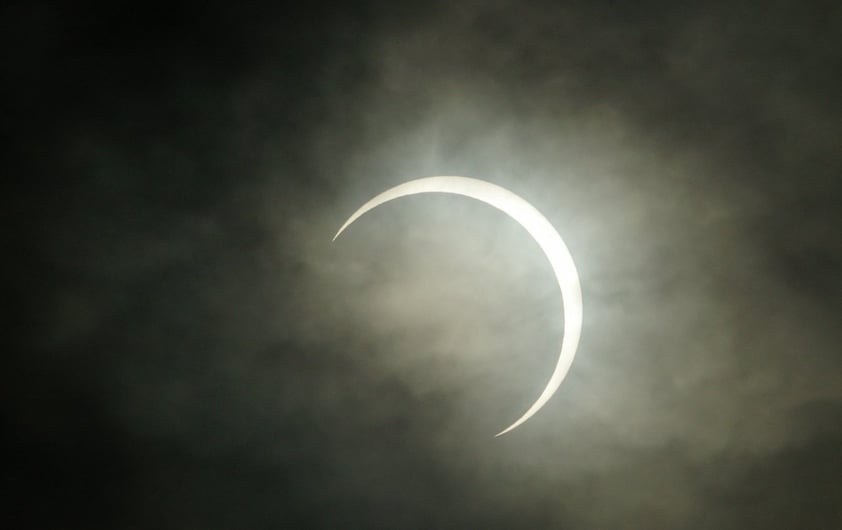 En 2019, hubo otros dos eclipses, uno de tipo parcial el 6 de enero que pudo observarse en Asia Oriental y el Pacífico Norte y otro total el pasado 2 de julio visible desde Sudamérica.