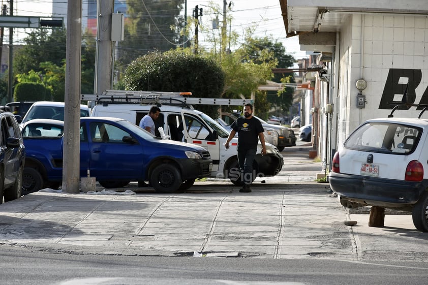 Incómodo. Pese a que de pronto se cuenta con espacio para pasar, estos son reducidos y generan molestia para las personas.