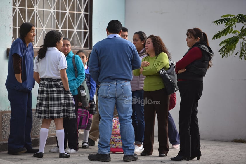 Dos muertos y 4 heridos tras disparos en colegio de Torreón