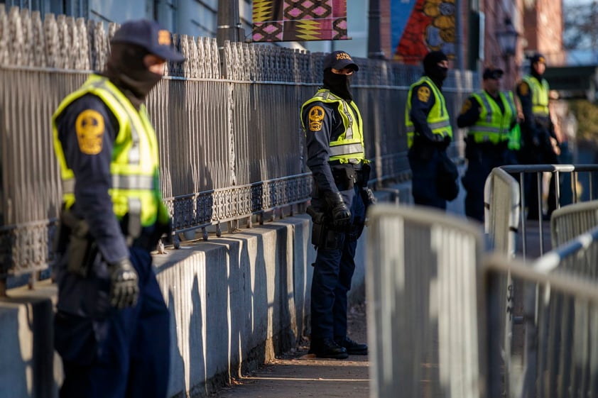 Los preparativos para la concentración de hoy habían despertado temores ante un posible estallido de violencia en Richmond, similar al ocurrido en agosto de 2017 en Charlottesville, donde un neonazi atropelló a una persona causando su muerte durante las protestas que estallaron por la decisión de la Alcaldía de retirar una estatua en memoria de la Confederación.