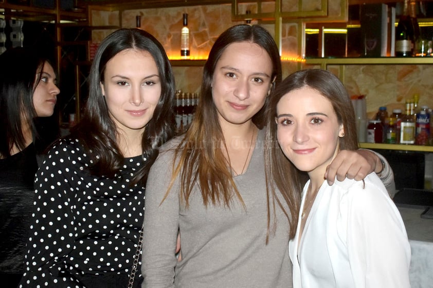 Isabela, Valeria y Ana Paula