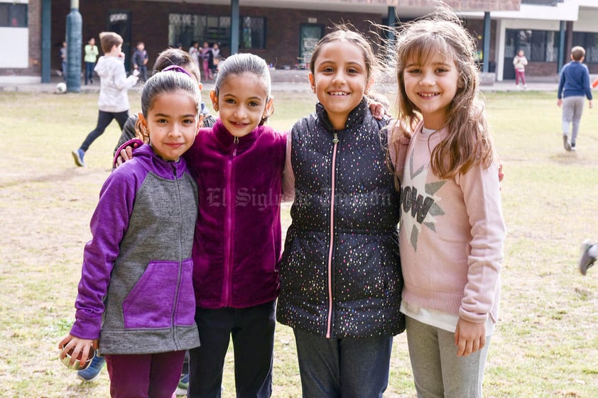 Elvita,Aurora,Constanza y Daniela.