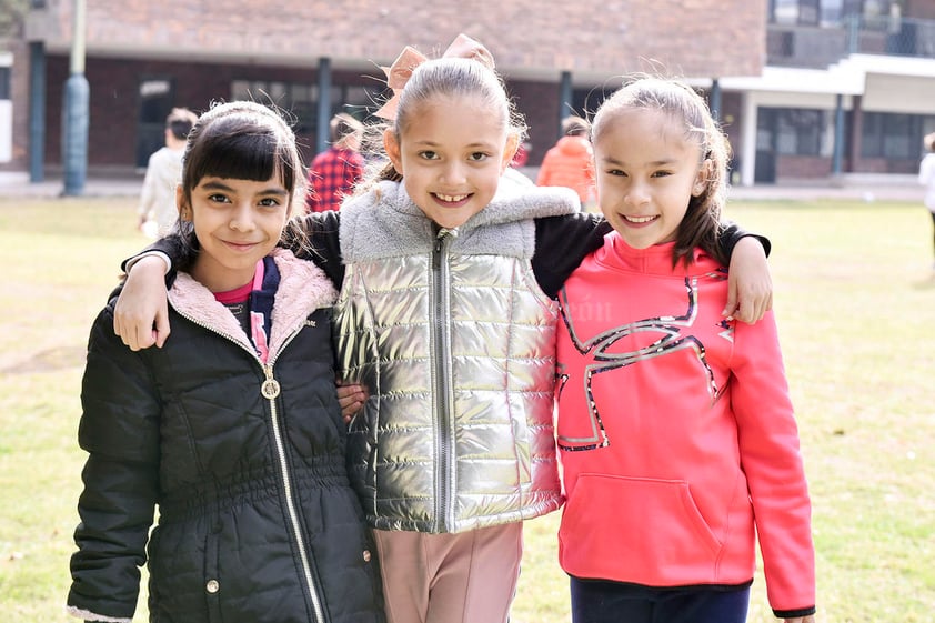 Romina,Valeria y Victoria.