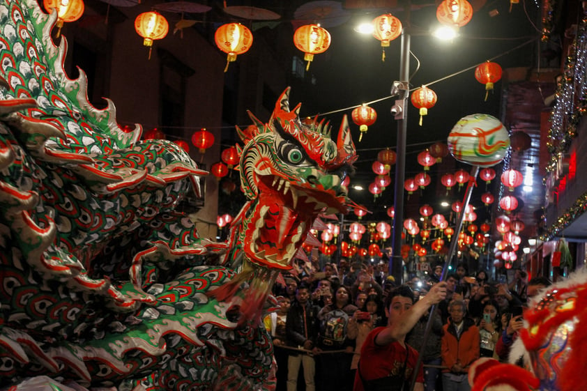 Dan muestra de gastronomía, danza tradicional y actividades artísticas