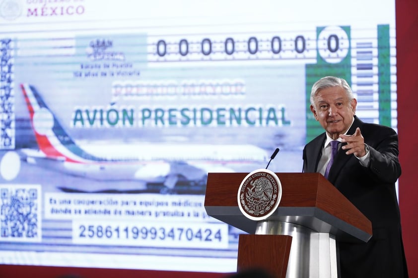 El gobierno federal alista una posible rifa del avión presidencial.