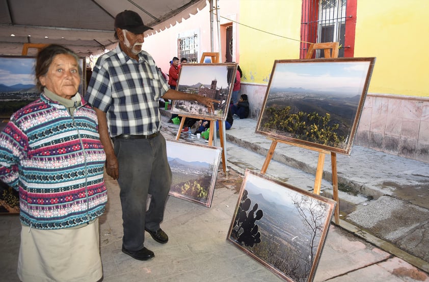 Grandes paisajes. Su flora y fauna proviene de su clima seco semicálido; entre llanos. La vegetación crea grandes paisajes donde predomina el matorral, maguey, lechuguilla, palma del desierto, guayuley mezquite; y su fauna está compuesta de venado, puma, gato montés, conejo, liebre, coyote y ardillas.