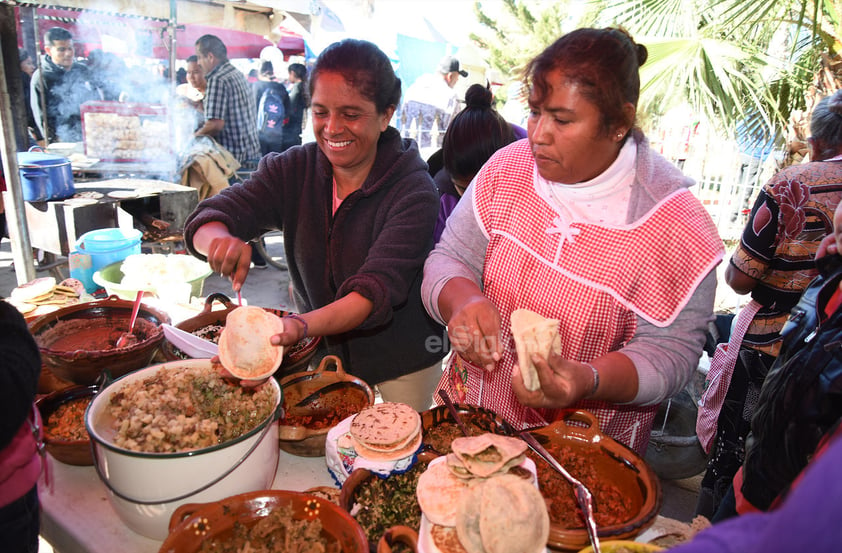 Las gorditas. En la gastronomía las gorditas no pueden faltar, en especial las de asadero y de todos los guisos como chicharrón, arriero y frijoles de rancho. También las gordas de cocedor que se realizan en hornos de adobe.