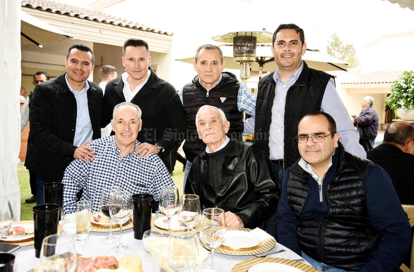 Héctor Manuel Corral G., Juan José Corral G., y Omar Corral G., Javier González