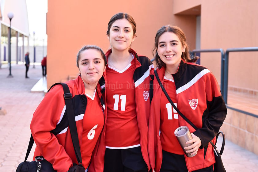 Raquel Zambrano, Regina Morales y Maura Orozco.