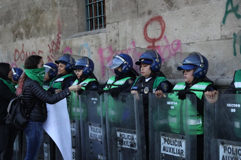 La movilización fue resguardada por efectivos de seguridad.