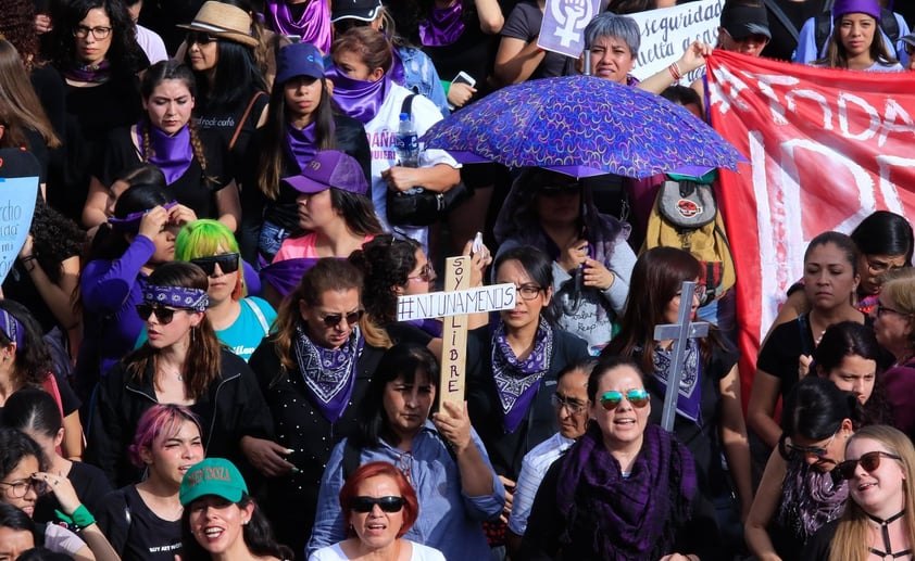 Unas 80 mil mujeres partieron a las 14:00 horas del Monumento a la Revolución y marcharon hasta el Zócalo capitalino para exigir un alto a la violencia de género.