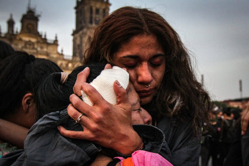 Unas 80 mil mujeres partieron a las 14:00 horas del Monumento a la Revolución y marcharon hasta el Zócalo capitalino para exigir un alto a la violencia de género.