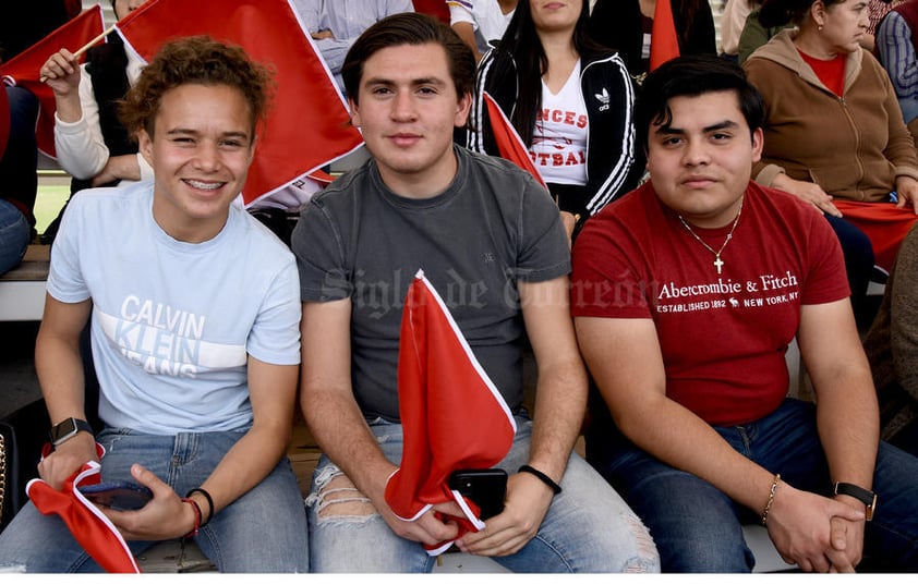 09032020 DISFRUTAN DE PARTIDO.  Lupe, Emiliano y Alejandro.