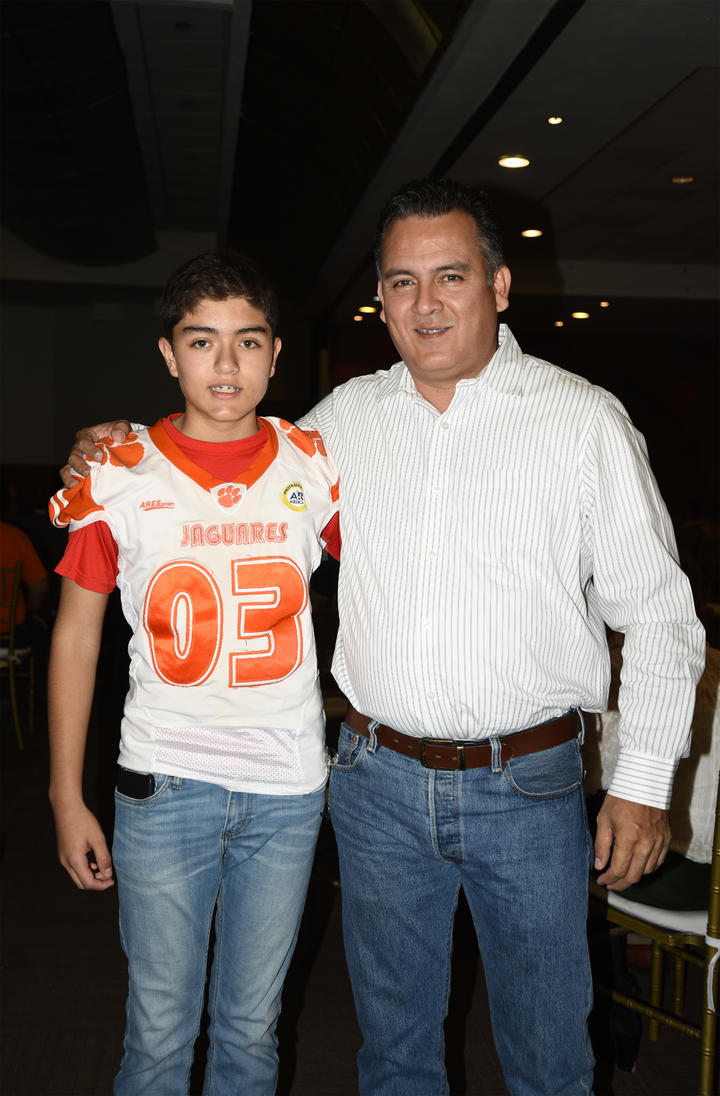 09032020 ENTREGA DE RECONOCIMIENTOS DEPORTIVOS.  Iván Chávez Loera y Jesús Iván Chávez B.