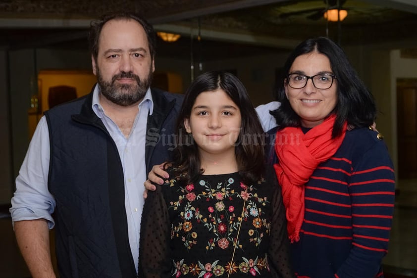 15032020 EN FAMILIA.  Jorge, Jimena y Beatriz.