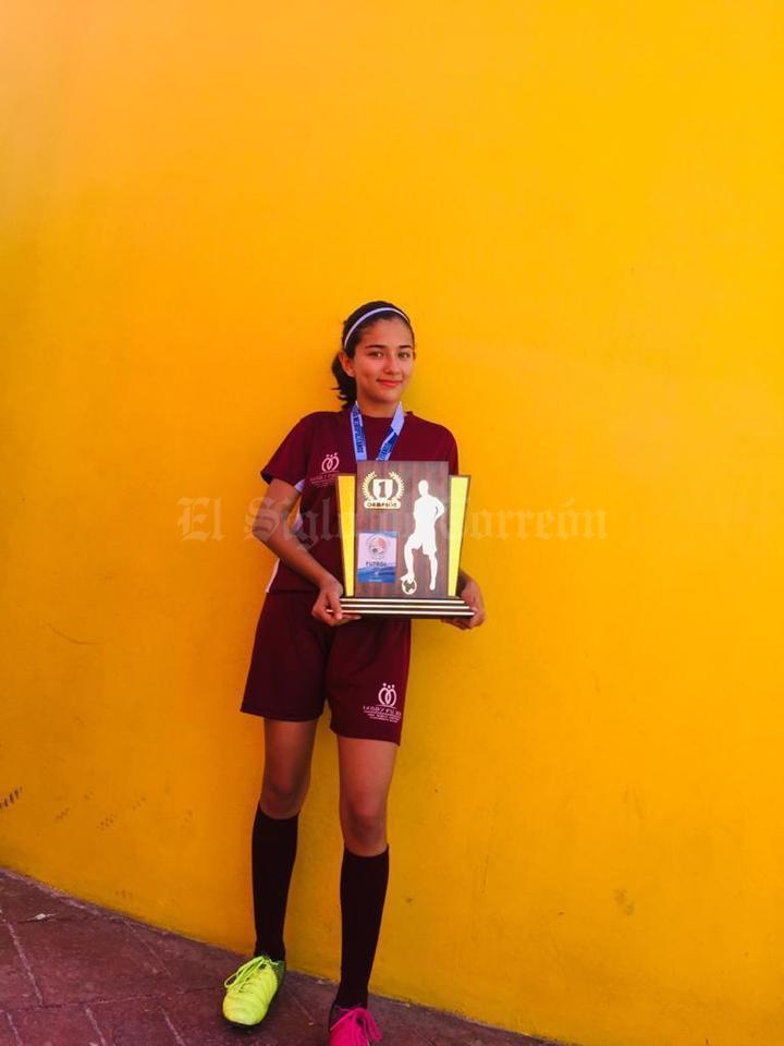 15032020 ACUMULA LOGROS.  Alejandra Álvarez campeona del Torneo Metropolitano por Gómez Palacio, futbol 7.