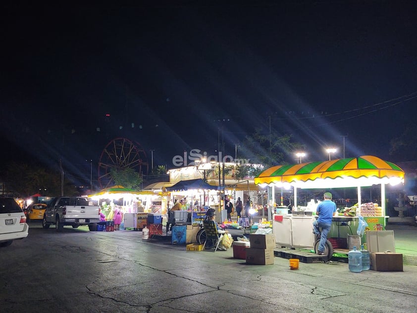 Pocos clientes registran los famosos puestos de elotes de la Alameda.