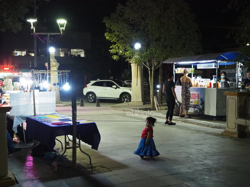 Comerciantes dicen que las ventas han disminuido hasta en un 90 por ciento, y que apenas hacen la “cruz”’ con uno que otro paseante.