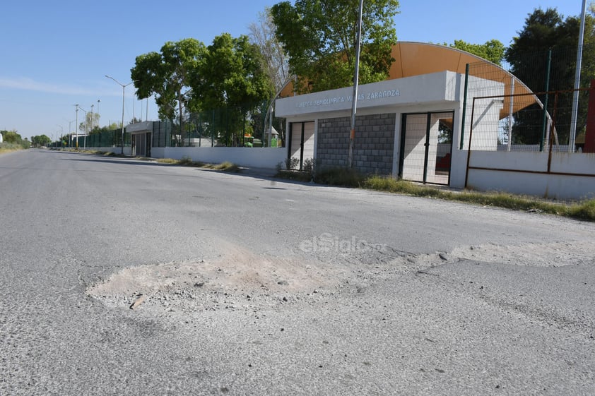 Descuido. Enormes baches forman parte del paisaje que muestra esta colonia, tal como se puede apreciar en la gráfica.