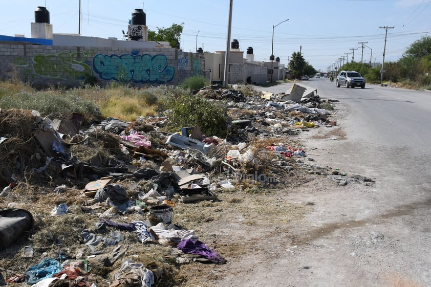 Basura. Escombro y desechos de todo tipo se pueden observar en algunas arterias de este populoso sector habitacional.