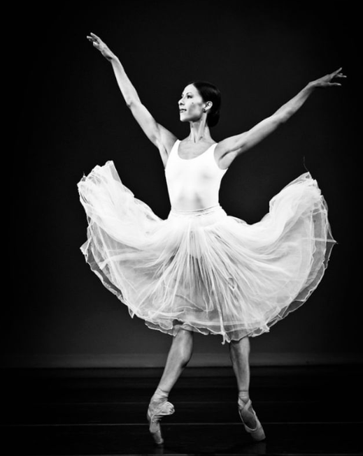 A título personal, la bailarina clásica más ilustre de la escena mexicana actual reconoció que solo de pensar en el momento en el que pueda volver a pisar un escenario siente una emoción desbordante.