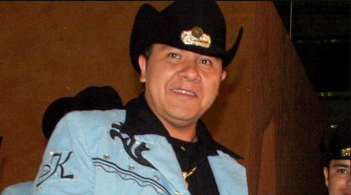 La trágica muerte del vocalista del grupo K-Paz de la Sierra fue acuñada a vínculos con el narcotráfico ya que fue asesinado luego de presentarse en Michoacán. Su cuerpo fue encontrado días después con señales de tortura en una carretera el tres de diciembre del 2007 y según la información oficial, los responsables fueron el cártel de Los Caballeros Templarios, de la Familia Michoacana luego de que Gómez se negará a participar en el lavado de dinero.