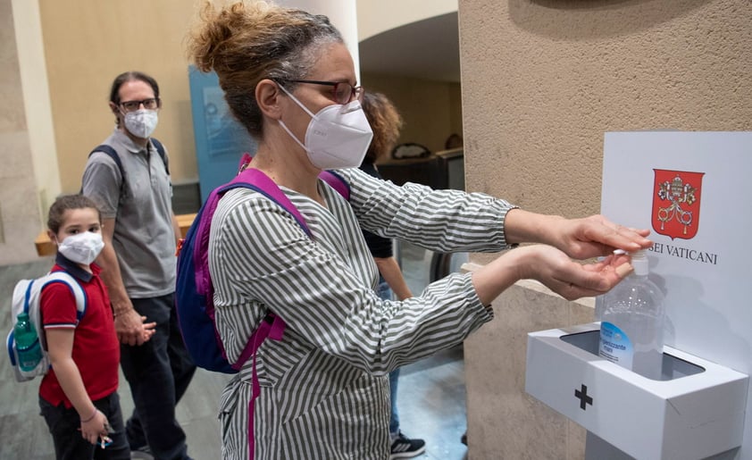 'Hoy es un día para celebrar, un día de gran felicidad', dijo la directora Barbara Jatta cuando sus Museos Vaticanos reabrieron el lunes. 'La importancia de esta reapertura es la esperanza. Es una gran esperanza que podamos regresar a la normalidad'.