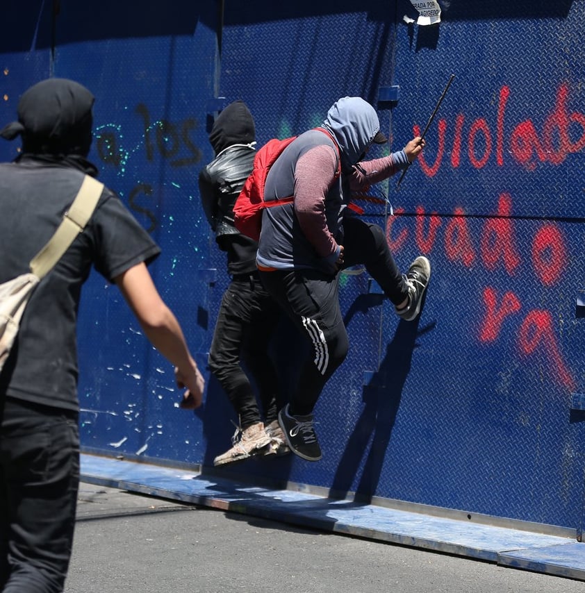 Vandalizan embajada de EUA por muertes de George Floyd y Giovanni López en CDMX