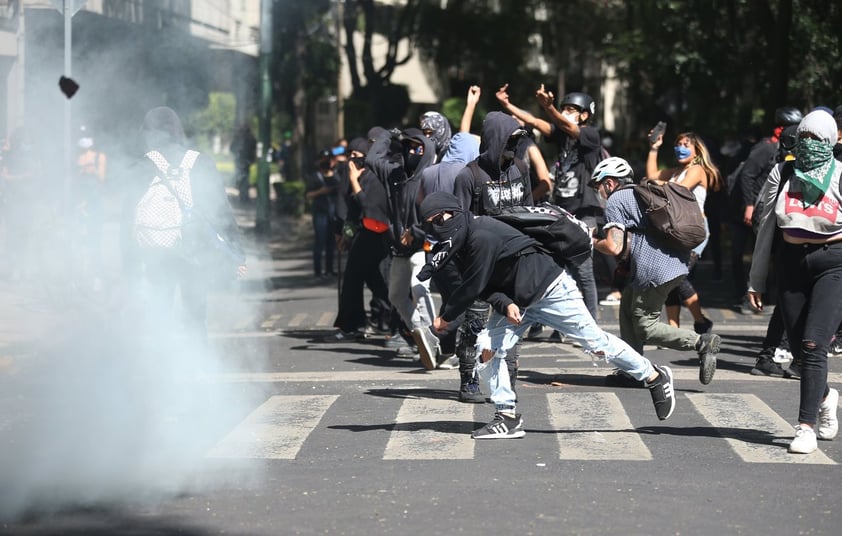 Vandalizan embajada de EUA por muertes de George Floyd y Giovanni López en CDMX